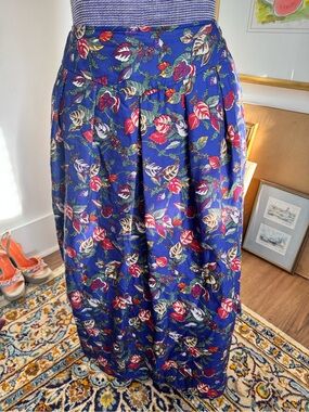 Vintage striking Blue Floral Midi Skirt, Sz 20